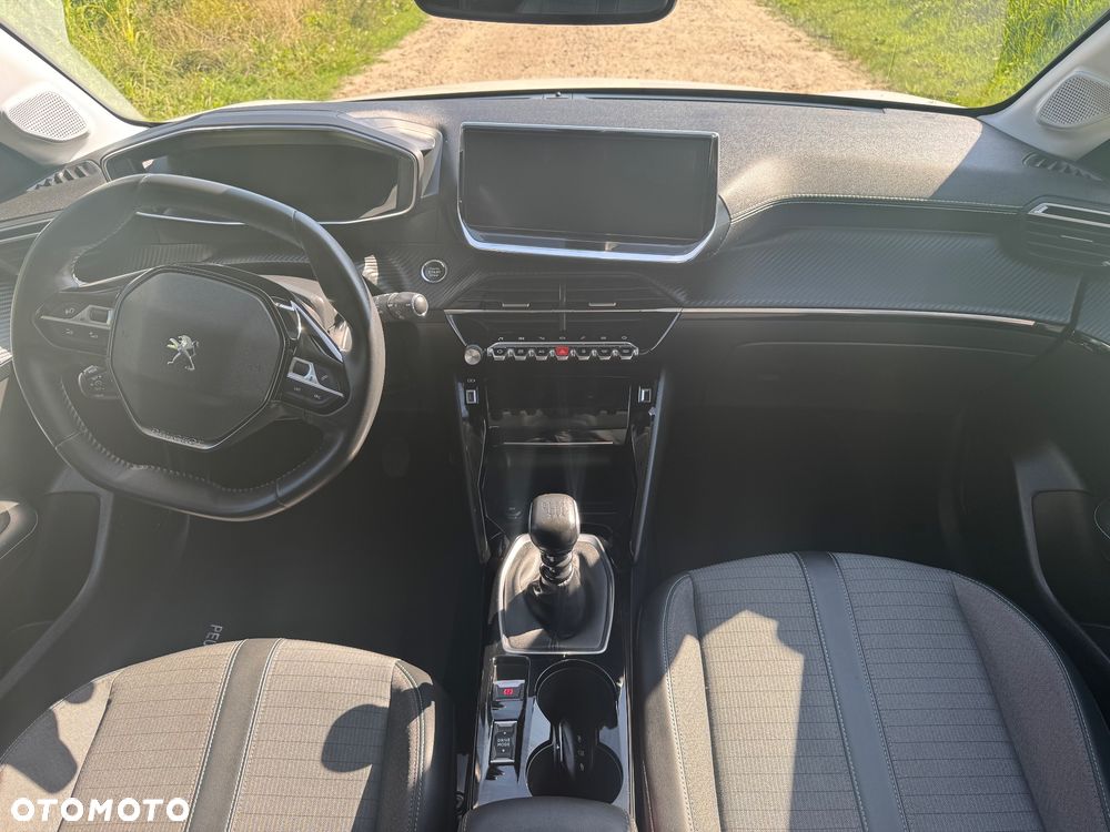 Peugeot 208 - 25