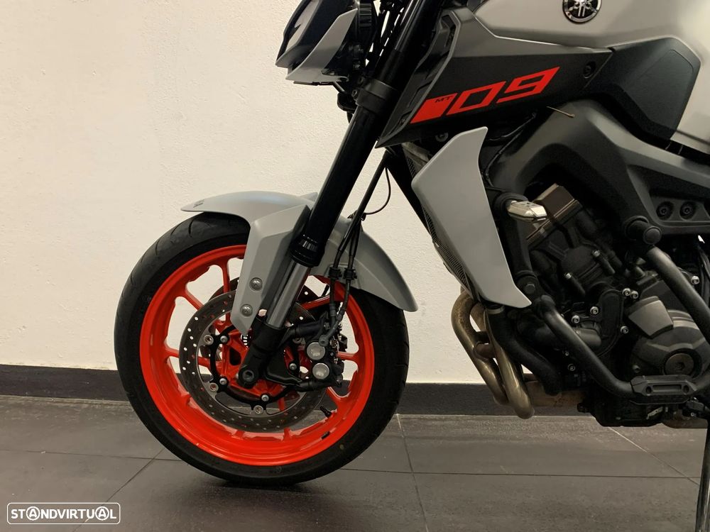Yamaha MT-09 - 2