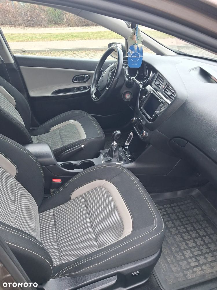 Kia Ceed - 8