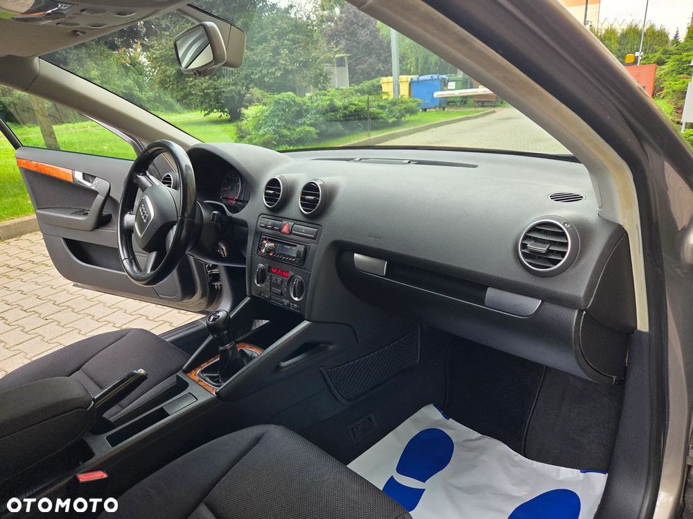 Audi A3 Sportback 1.6 Ambiente - 28