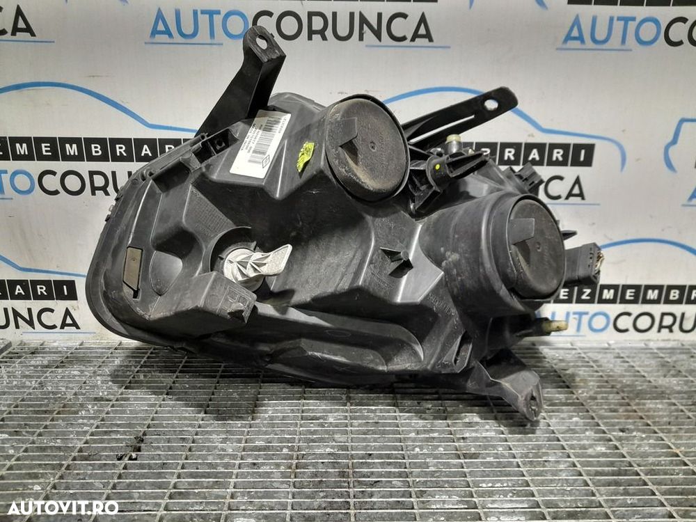 Far Dreapta Dacia Duster Facelift 2014 - 2017 SUV 4 Usi (1125) Fara xenon - 4