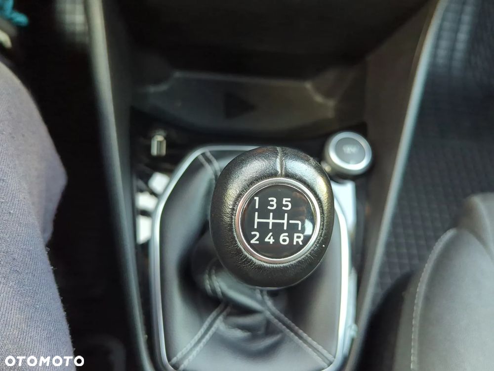 Ford Fiesta 1.0 EcoBoost Titanium - 25