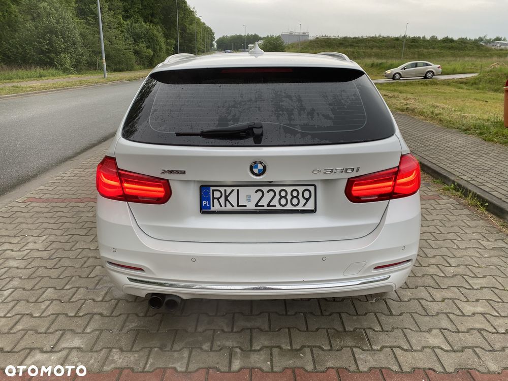 BMW Seria 3 330i xDrive Luxury Line - 7