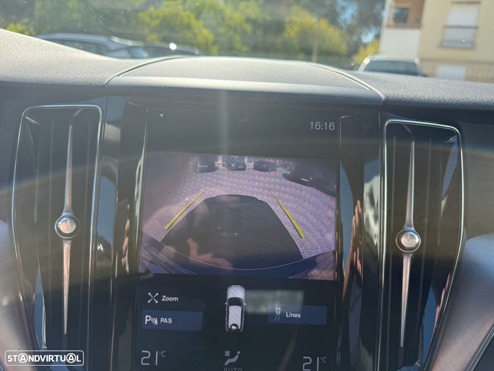 Volvo XC 60 2.0 T8 PHEV Momentum Plus AWD - 10