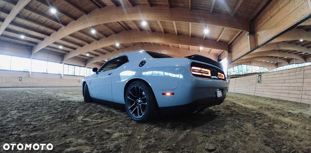 Dodge Challenger - 5