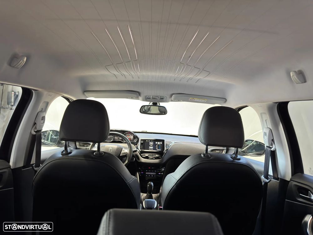 Peugeot 2008 1.2 PureTech Allure - 31