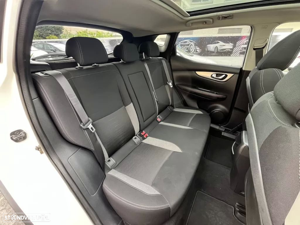 Nissan Qashqai 1.5 dCi N-Connecta 18 - 33