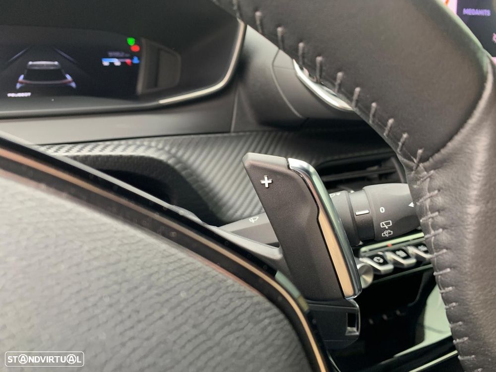 Peugeot 2008 1.5 BlueHDi Allure EAT8 - 22