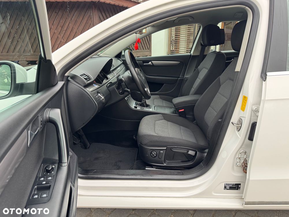 Volkswagen Passat - 21