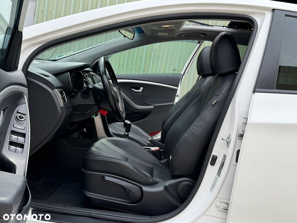 Hyundai i30 1.6 CRDi Fifa World Cup Edition - 5