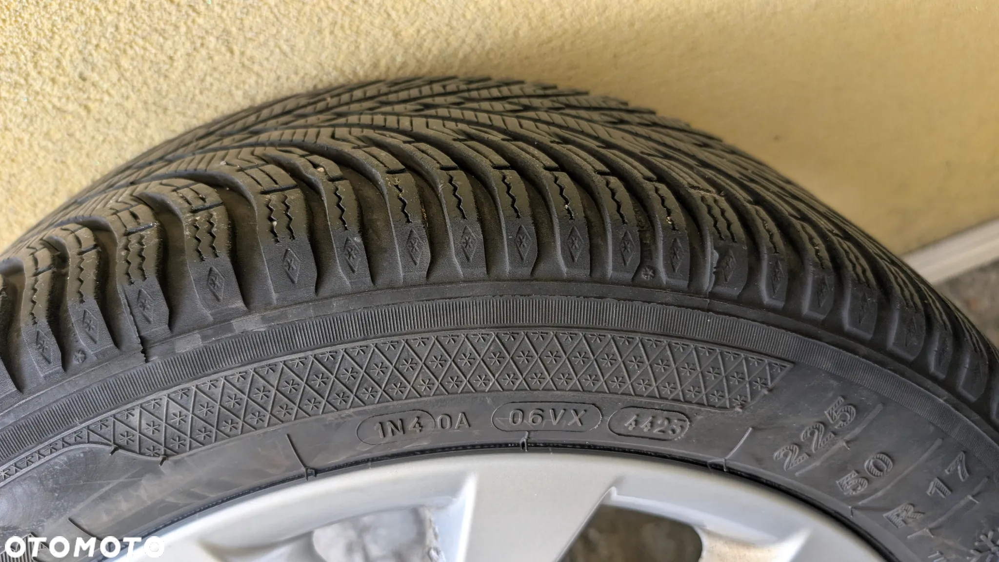 Komplet oryginalnych kół z felgami ALU do BMW X1 (e84) z prawie nowymi oponami zimowymi KLEBER 225/50R17 - 20