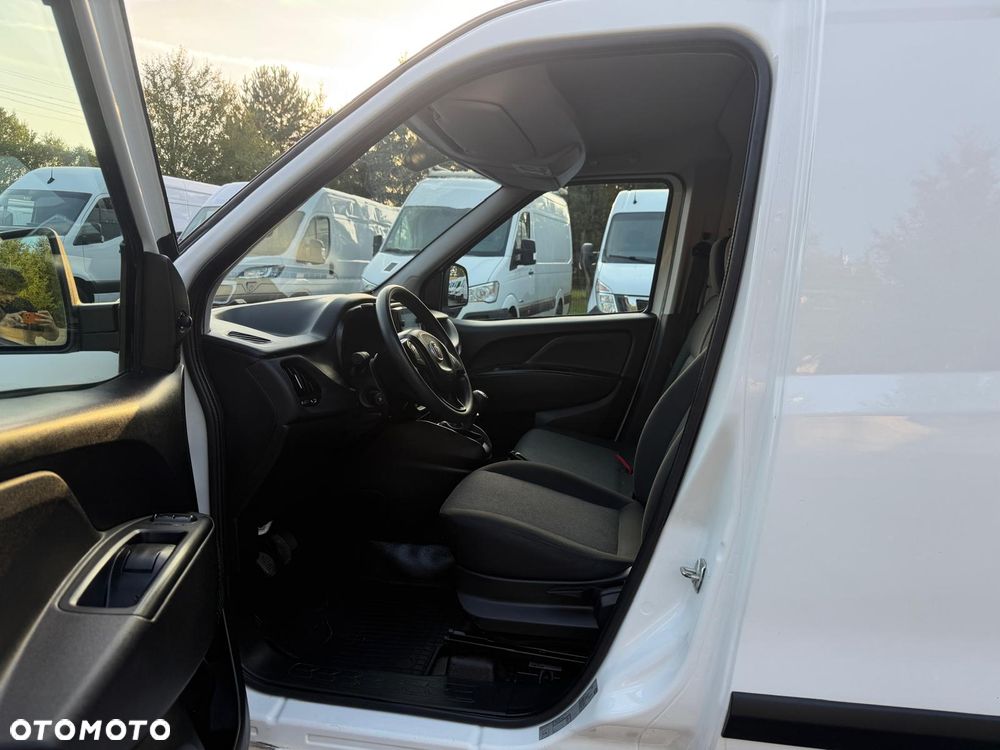 Fiat DOBLO / 1.6D / FV23% / NAJBOGATSZA WERSJA / 3 OSOBOWY / NAVI / CARPLAY - 19