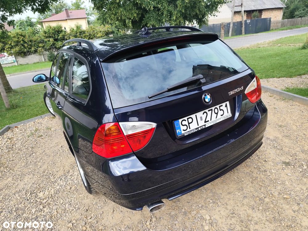 BMW Seria 3 320d DPF Touring - 11