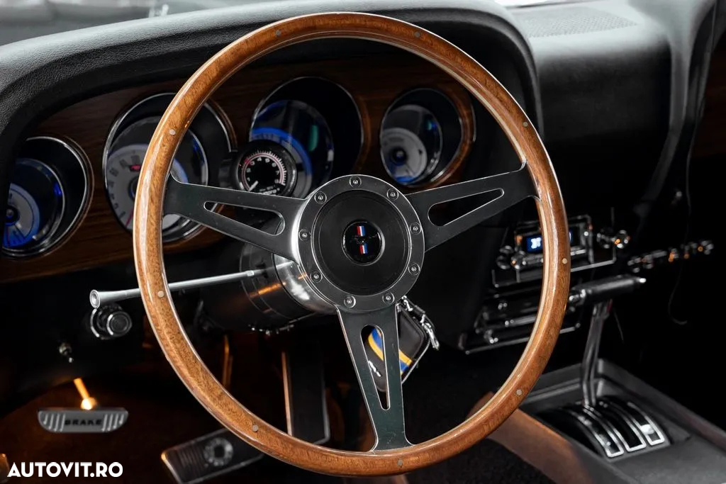 Ford Mustang - 4