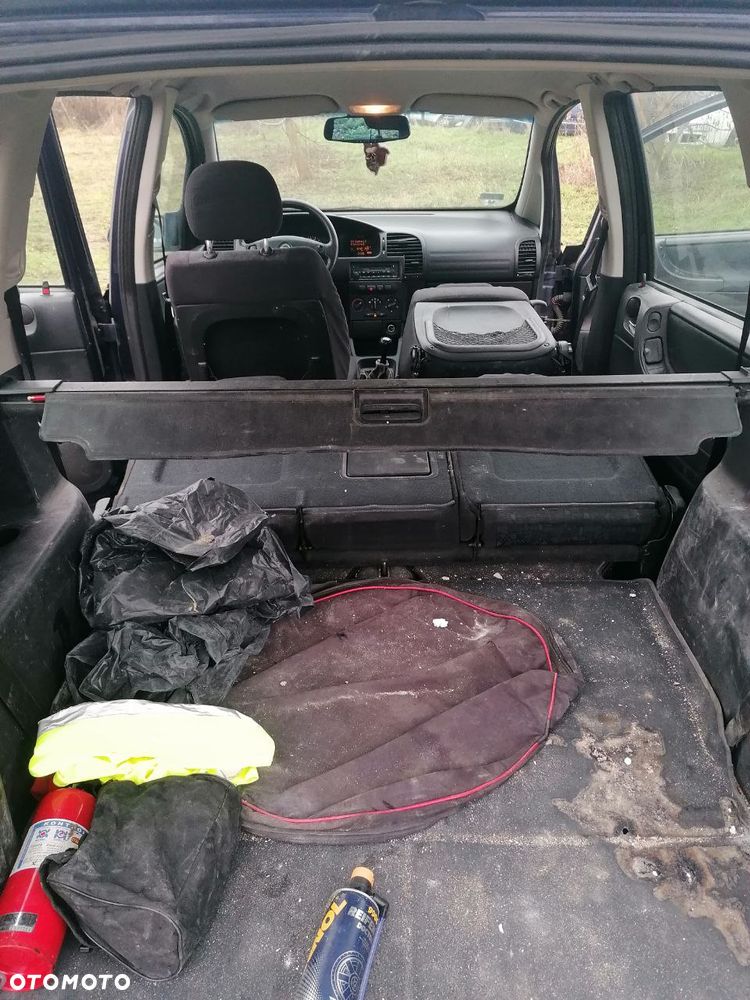 Opel Zafira 1.8 16V Elegance - 2