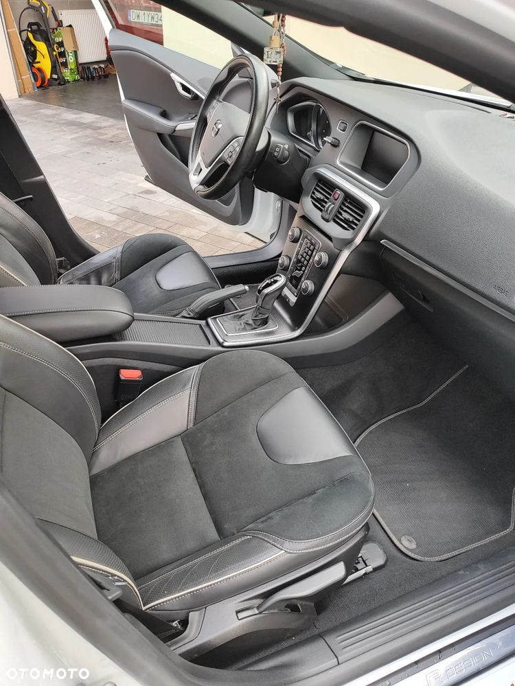 Volvo V40 T3 Drive-E R-Design Momentum - 15