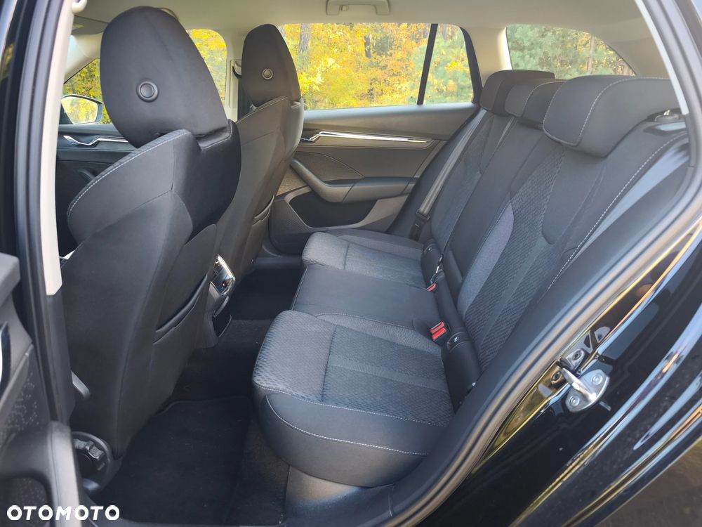 Skoda Octavia 2.0 TDI DSG Selection - 27