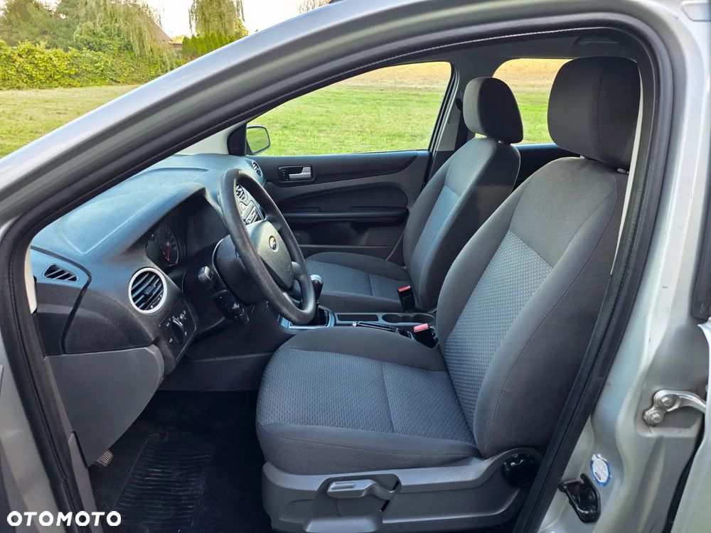 Ford Focus 1.6 16V Ambiente - 8