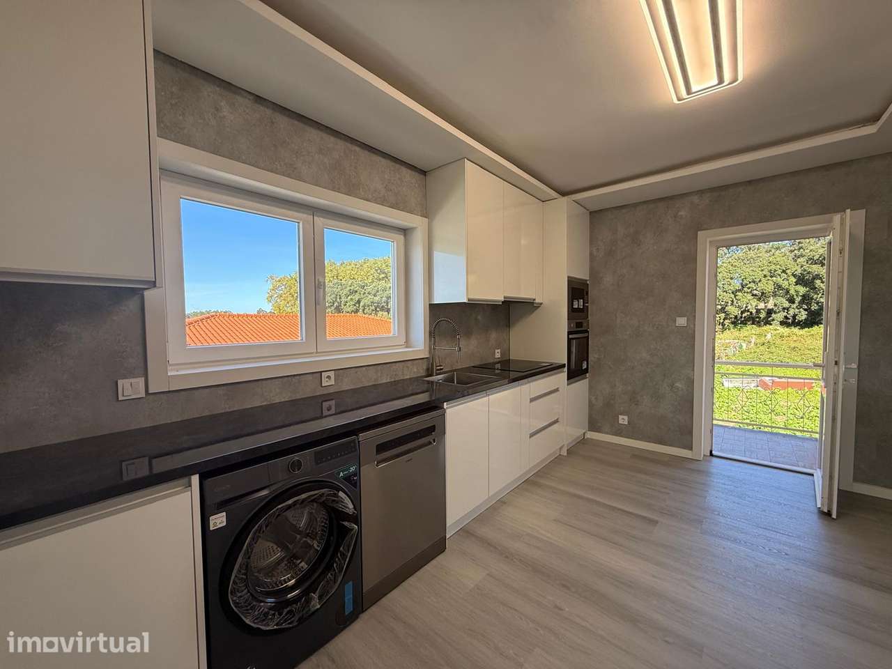 JD - Moradia T4, renovada, 2860m² terreno, 2 cozinhas, Sta Maria Lamas - Grande imagem: 3/29