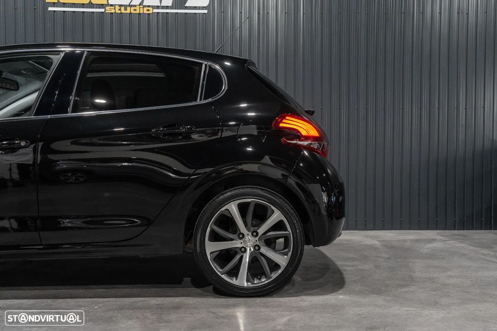 Peugeot 208 1.6 BlueHDi GT Line - 30