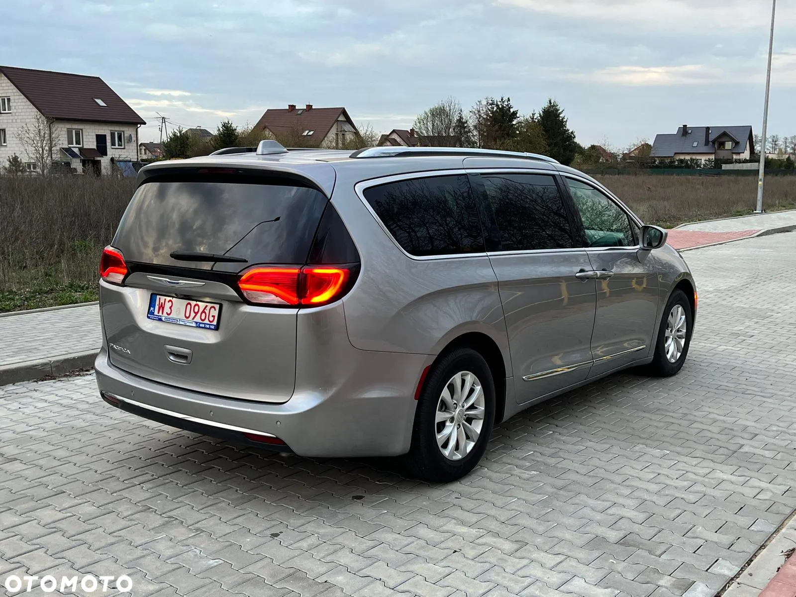 Chrysler Pacifica - 4