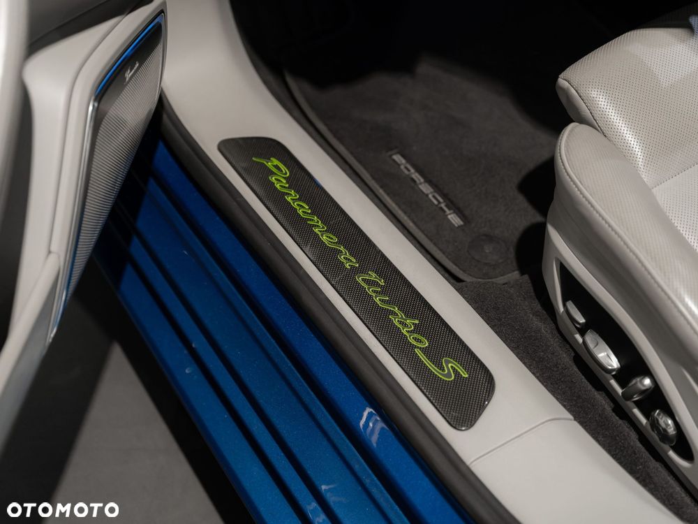 Porsche Panamera - 34