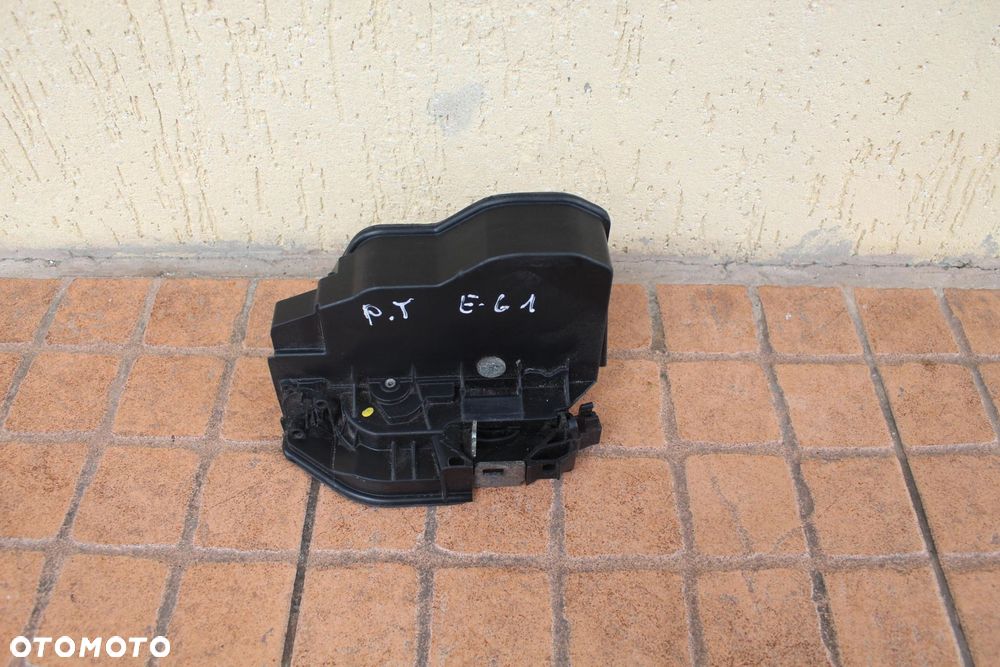 ZAMEK DRZWI PRAWY TYŁ 7PIN BMW E61 - 1