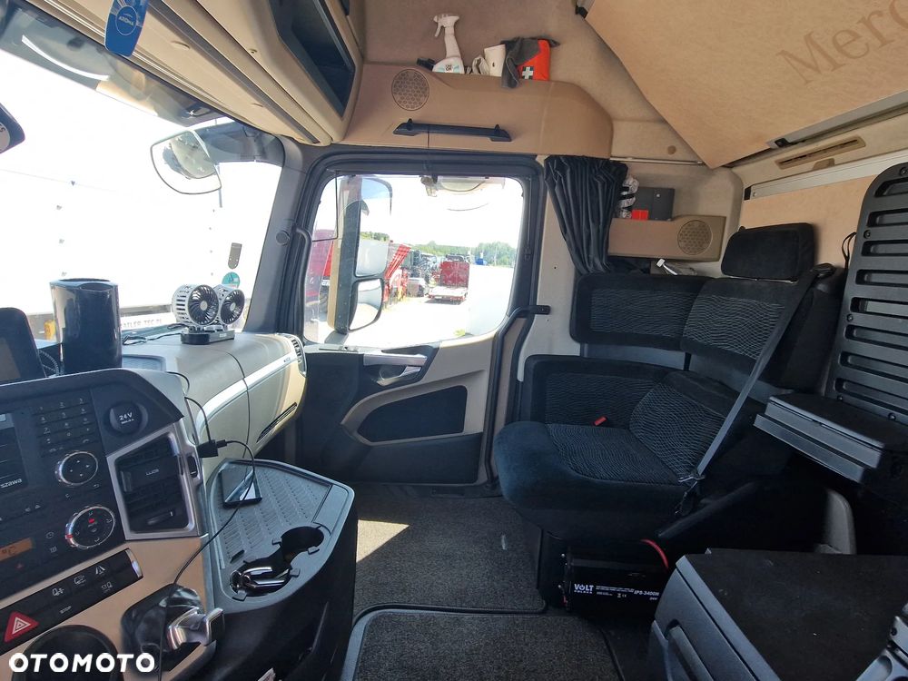 Mercedes-Benz Actros - 11