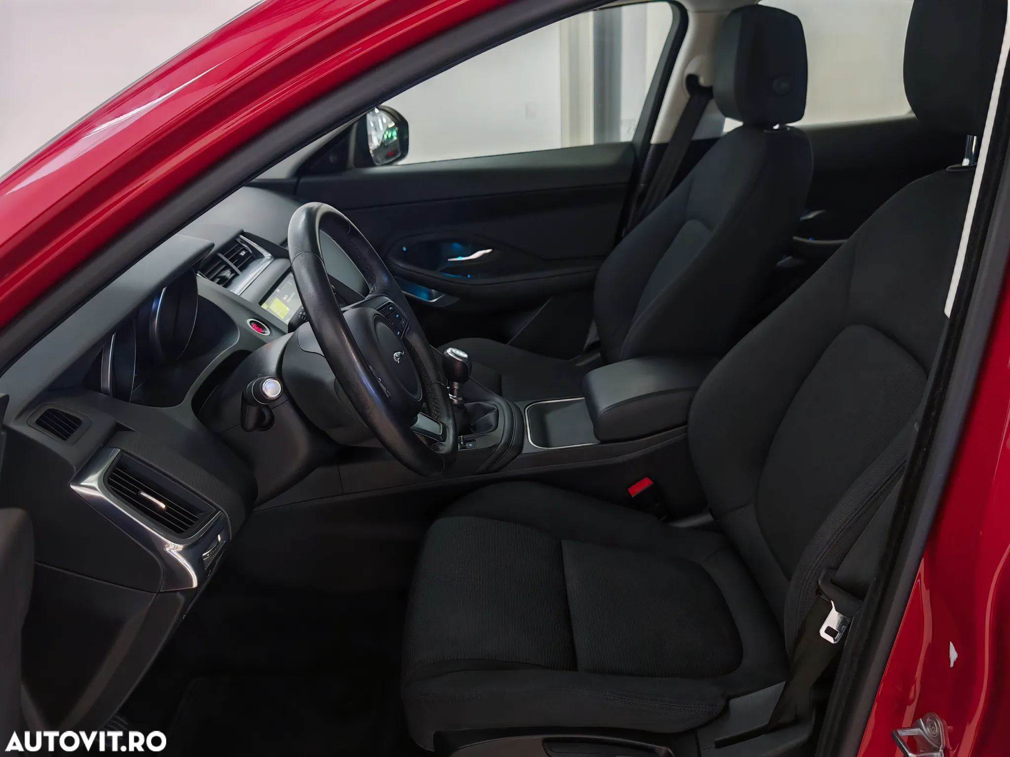 Jaguar E-Pace D150 - 7