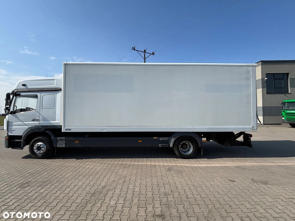 Mercedes-Benz ATEGO 1227 kontener z windą ,  kabina sypialna , webasto, klimatyzacja, niski przebieg , bezwypadkowy. (nie 1224, 1230) - 10