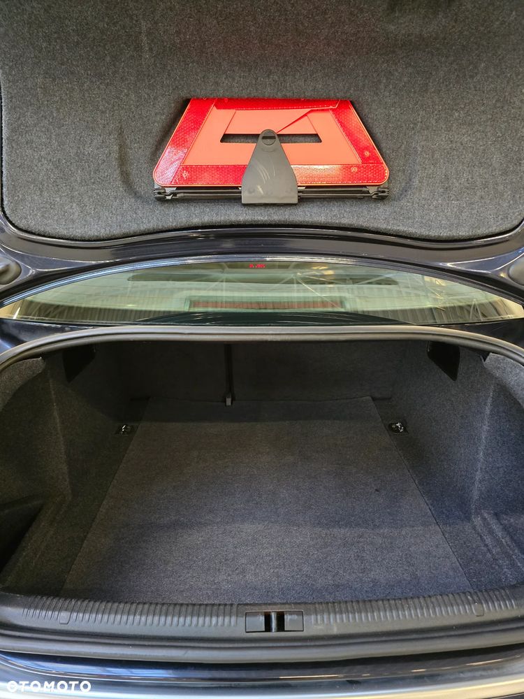 Audi A4 Limousine - 8