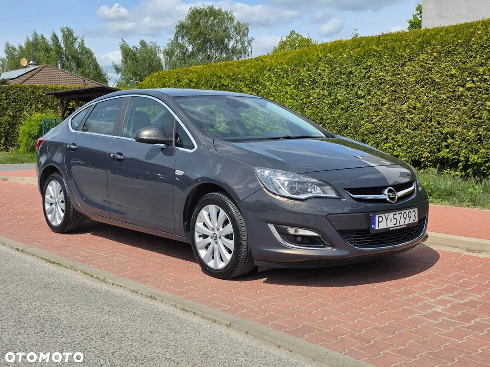 Opel Astra IV 1.4 T Executive - 1