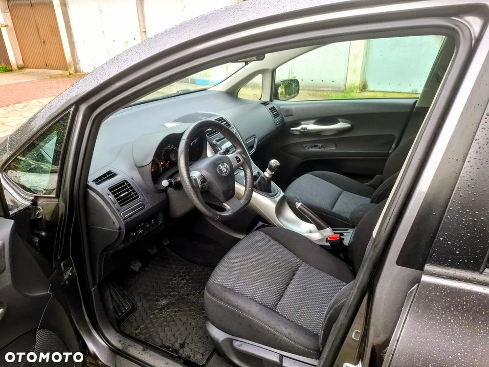 Toyota Auris - 16
