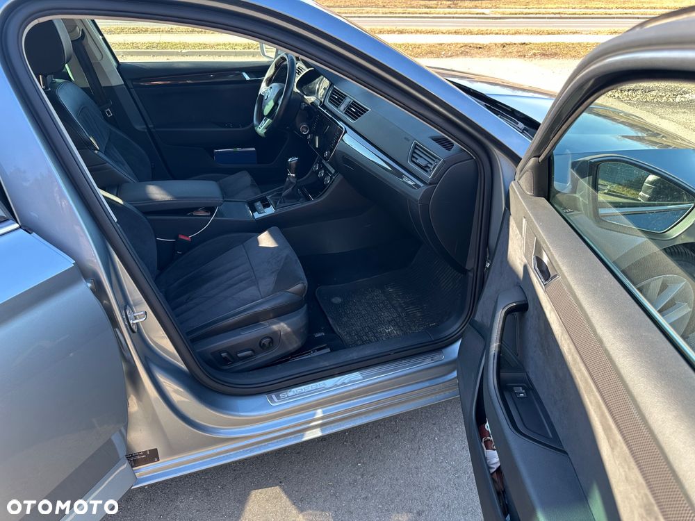 Skoda Superb 2.0 TDI Sportline - 11