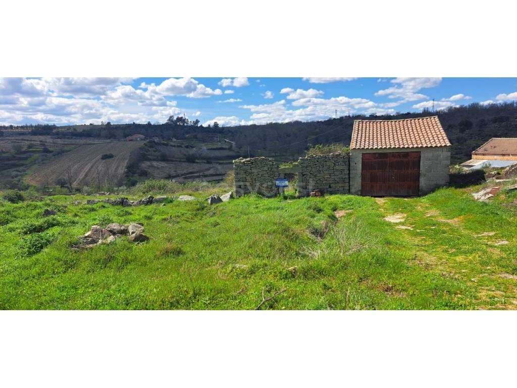 Moradia para recuperar com terreno em Urrós, Mogadouro - Grande imagem: 3/12