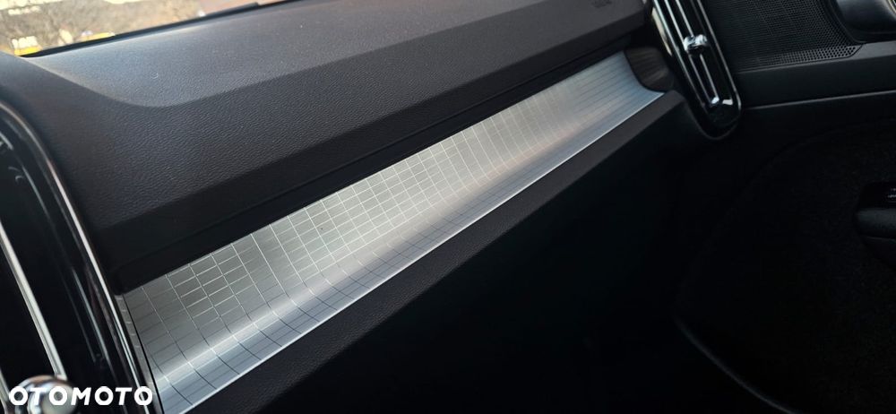 Volvo XC 40 T3 Momentum Pro - 25