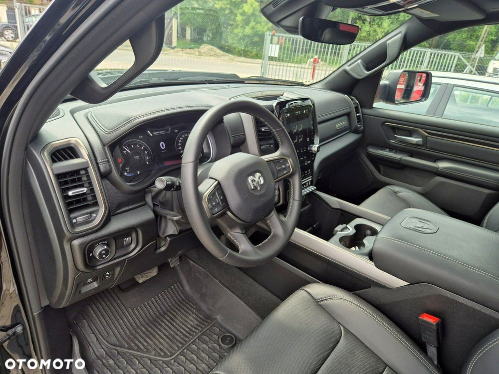 RAM 1500 Crew Cab Sport - 17