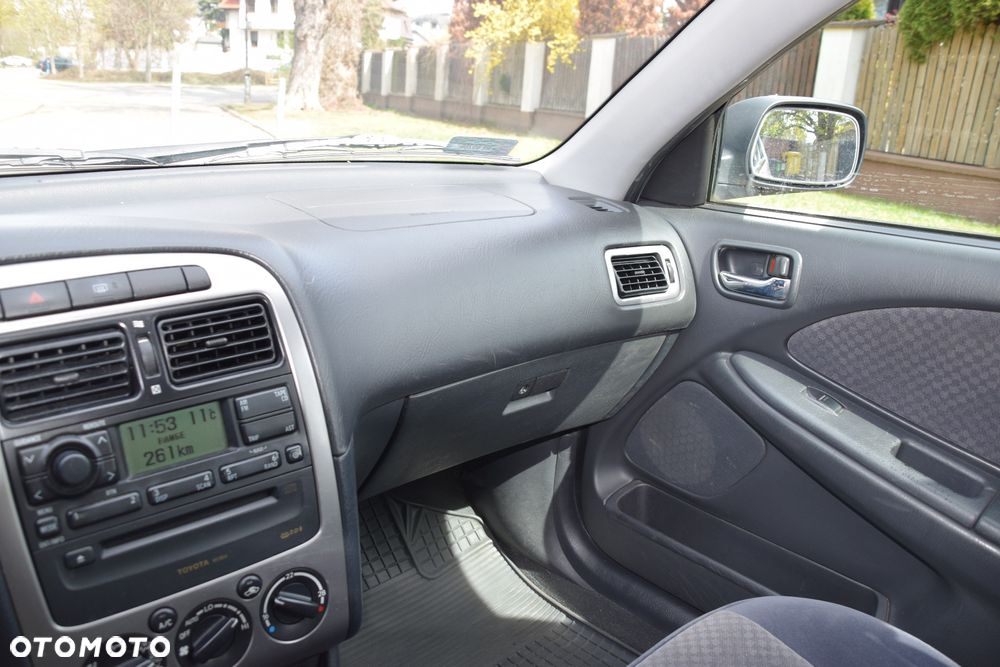 Toyota Avensis 1.6 VVT-i Terra - 11