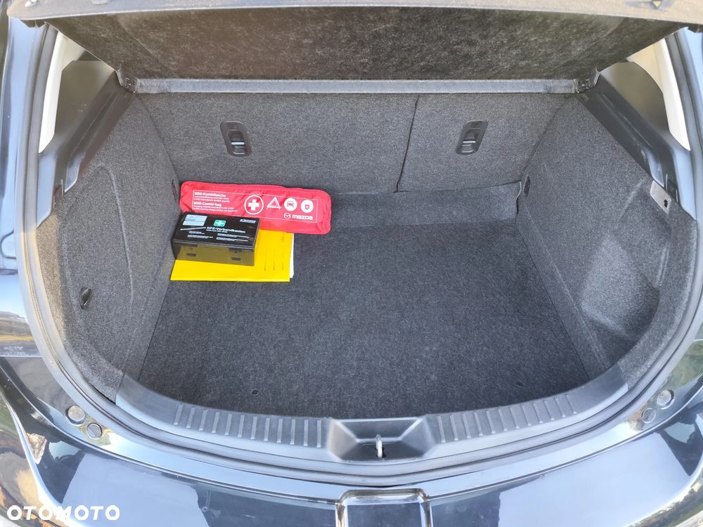 Mazda 3 1.6 90th Anniversary - 24