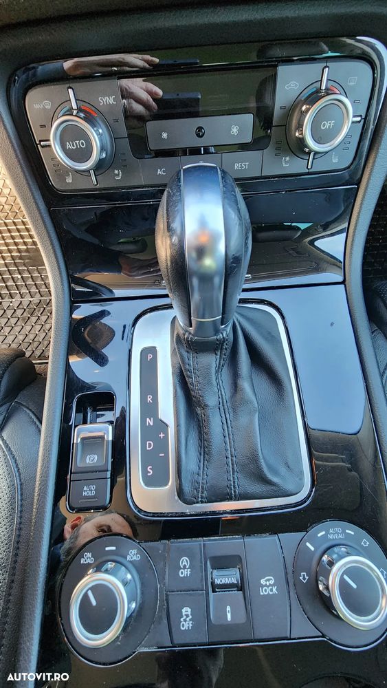 Volkswagen Touareg 3.0 V6 TDI BMT - 11