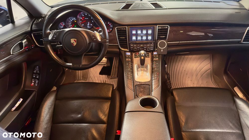 Porsche Panamera PDK Platinum Edition - 8