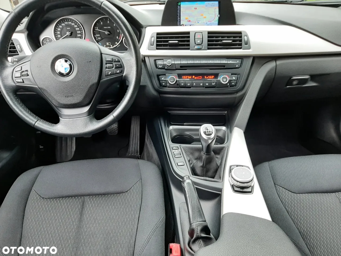 BMW Seria 3 320d Sport Line EU6 - 12