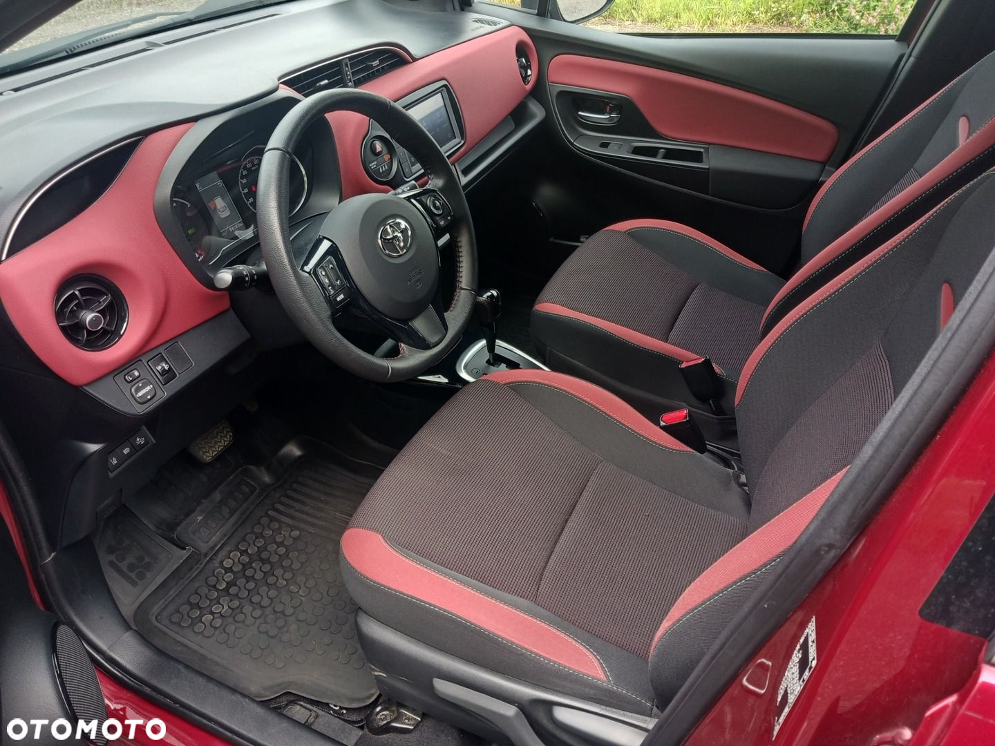 Toyota Yaris Hybrid 100 Selection - 9