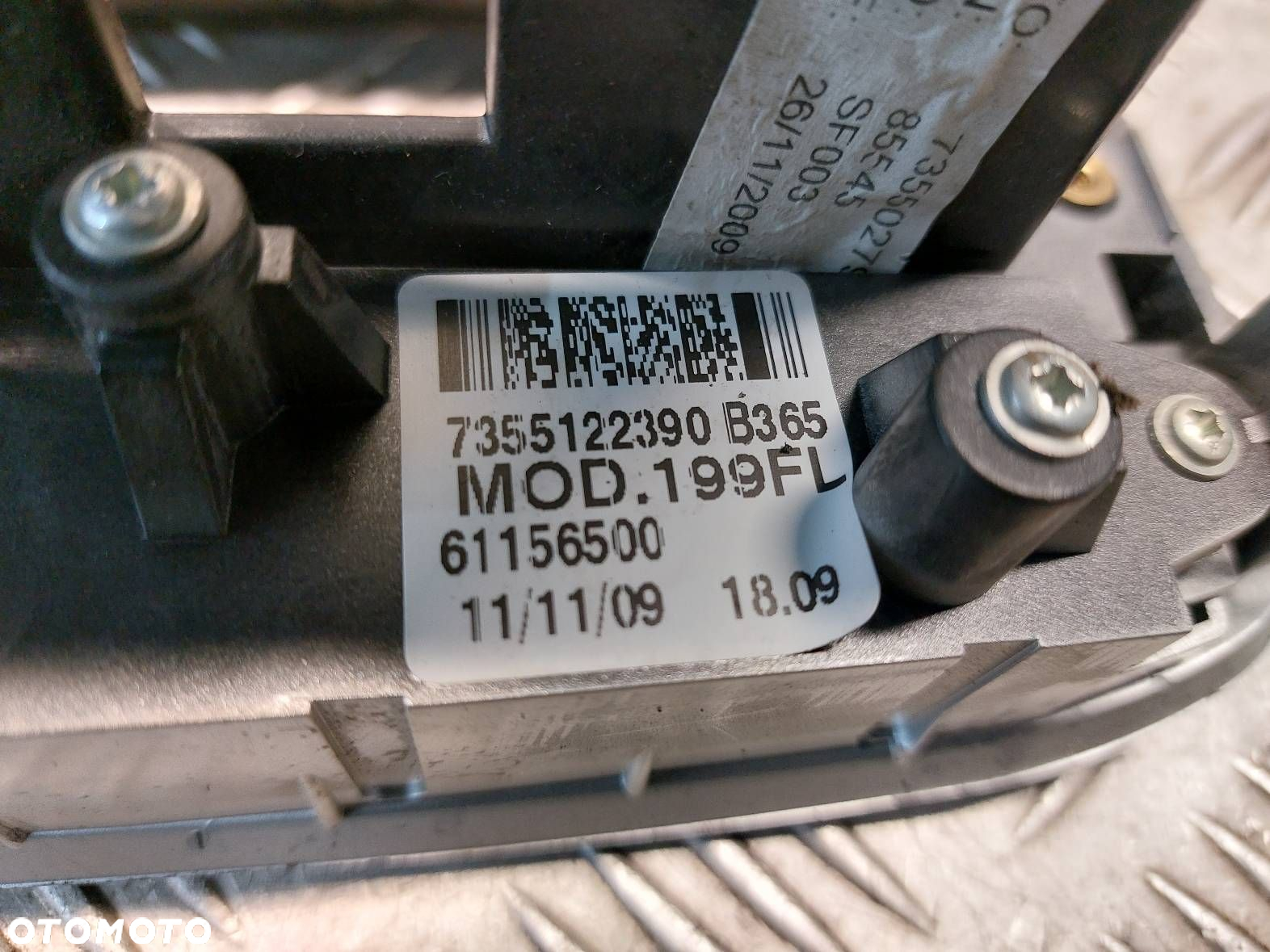 OSŁONA RAMKA RADIA FIAT PUNTO EVO 7355122390 735512246 735489669 - 3