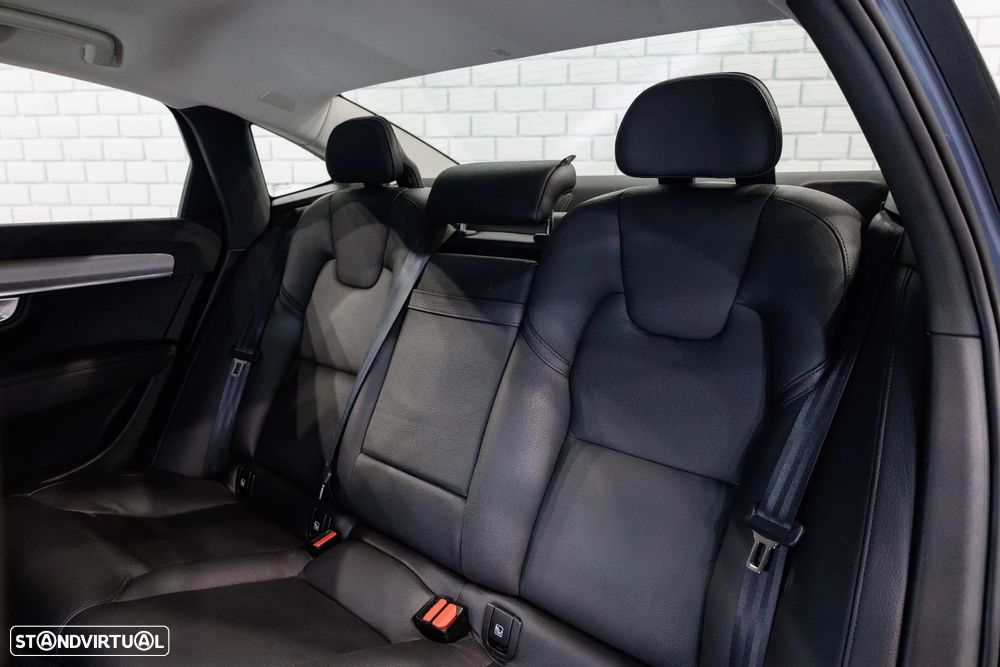 Volvo S90 2.0 T8 Momentum Plus AWD Geartronic - 11