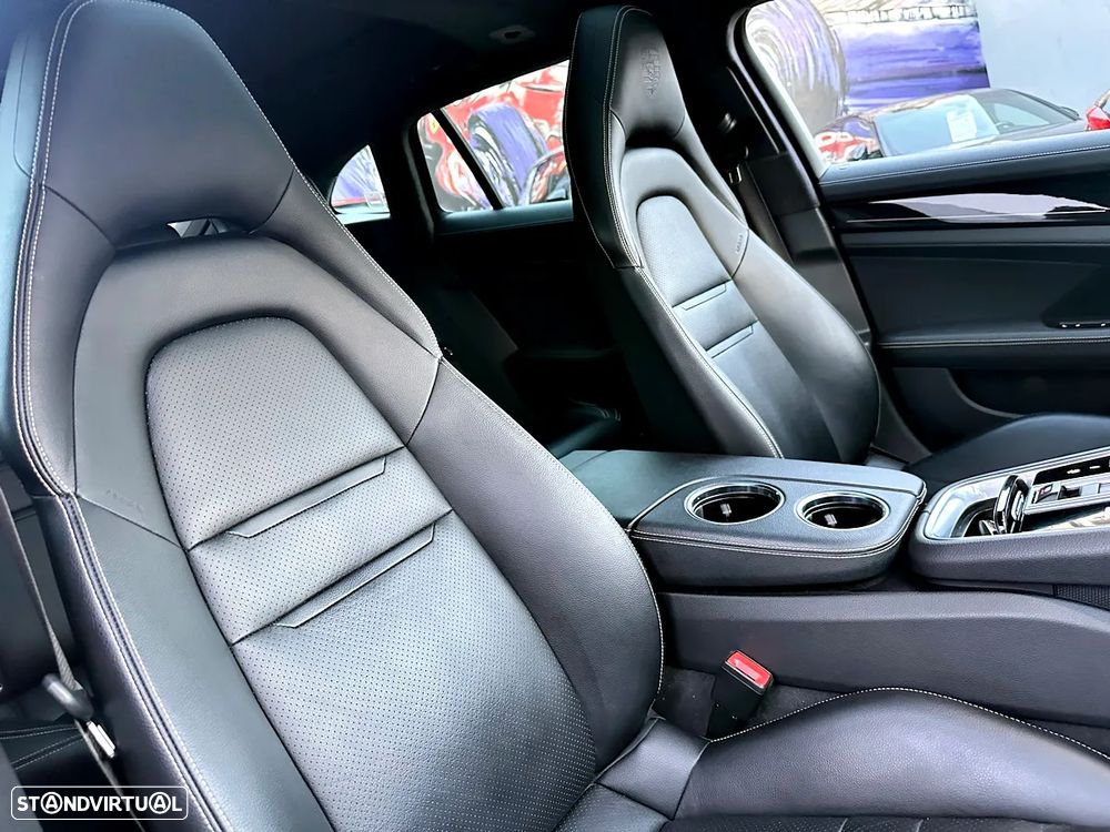 Porsche Panamera Sport Turismo 4 E-Hybrid 10 Years Edition - 29