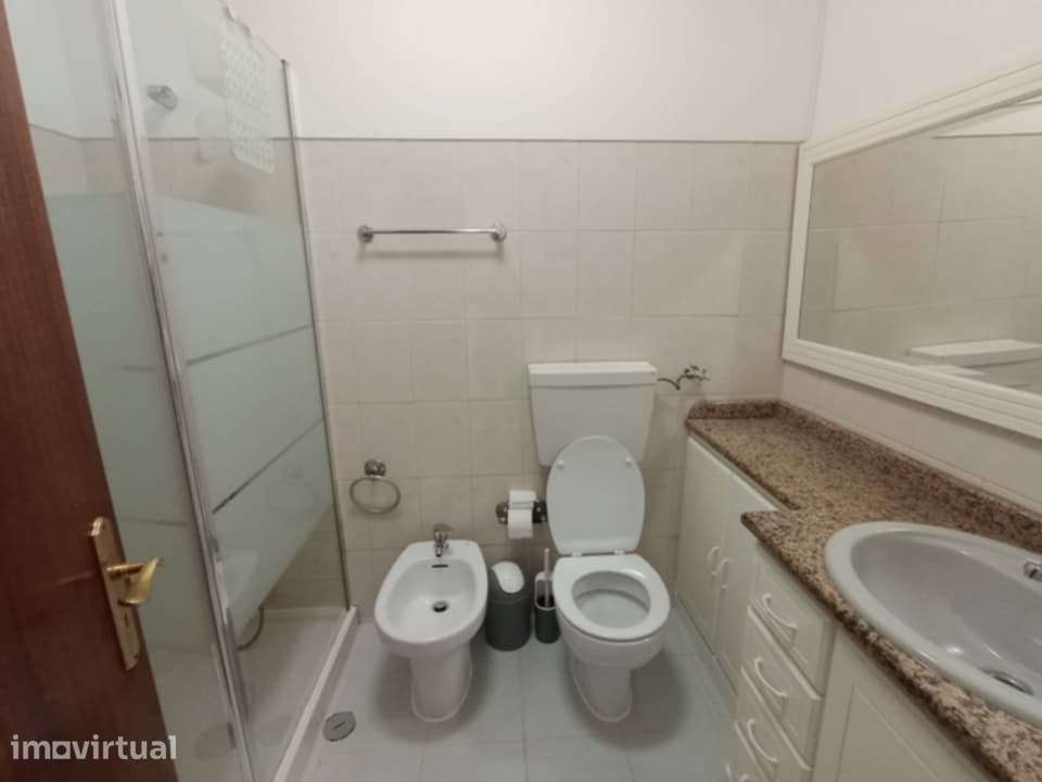 Aluga-se quartos a raparigas estudantes em castelo branco - Grande imagem: 3/6