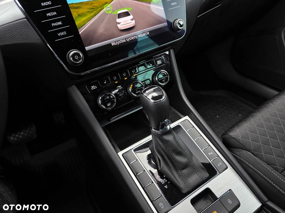 Skoda Superb 2.0 TDI SCR Ambition DSG - 22