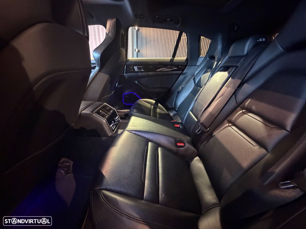 Porsche Panamera Sport Turismo 4 E-Hybrid Platinum Edition - 30