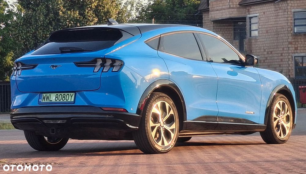Ford Mustang Mach-E 88 kWh AWD Premium - 2